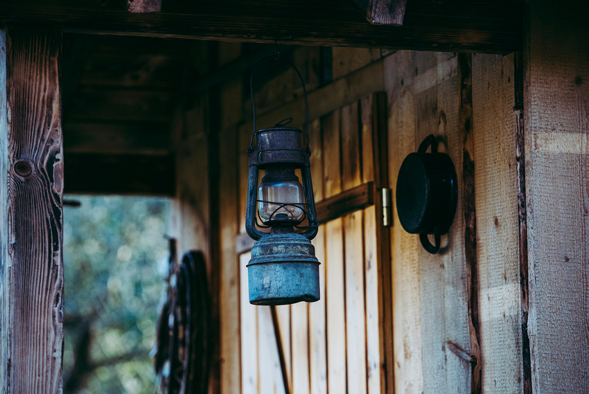 luz exterior en casa de madera prefabricada venta de cabañas prefabricadas economicas