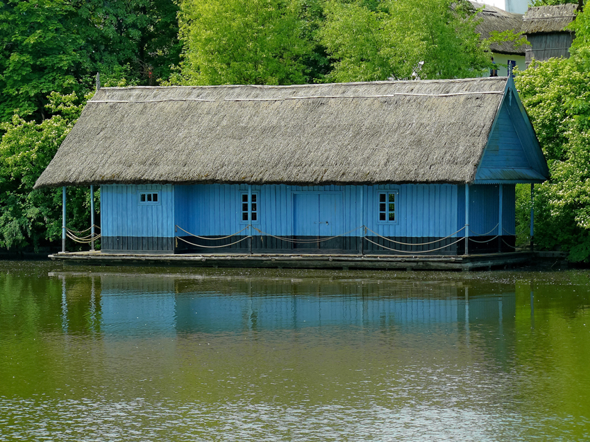 casa prefabricada madera azul